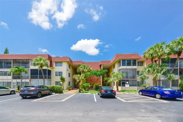 Property Slideshow image 3 of 46 | 3071 nw 47th ter 227, Lauderdale Lakes, FL, 33313