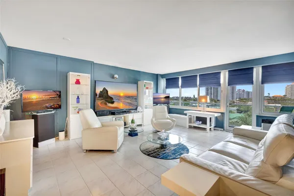 Property Slideshow image 2 of 32 | 3233 ne 34th st apt 611, Fort Lauderdale, FL, 33308