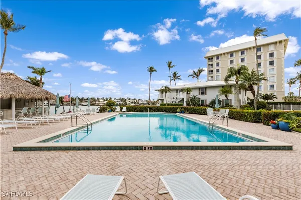 Property Slideshow image 3 of 18 | 2800 gulf shore blvd 100, Naples, FL, 34103