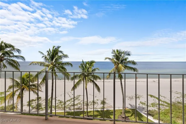 Property Slideshow image 2 of 15 | 2011 gulf shore blvd 44, Naples, FL, 34102