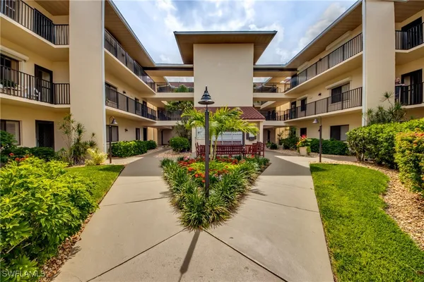 Property Slideshow image 2 of 21 | 11250 caravel cir apt 101, Fort Myers, FL, 33908