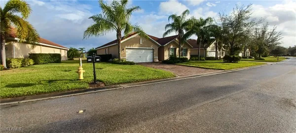 Property Slideshow image 3 of 28 | 3094 apple blossom dr, Alva, FL, 33920