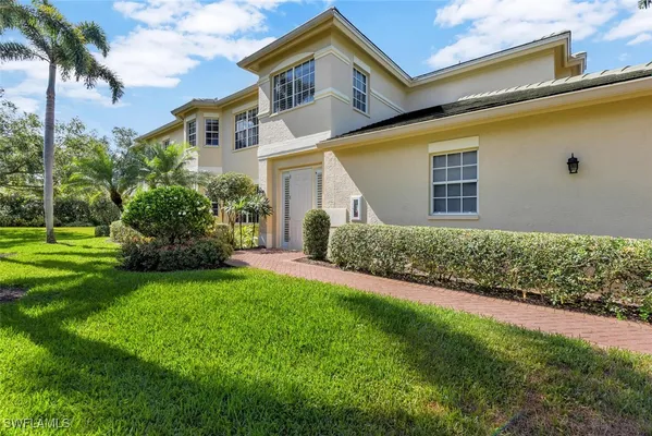 Property Slideshow image 3 of 24 | 650 vintage reserve cir # 5c, Naples, FL, 34119