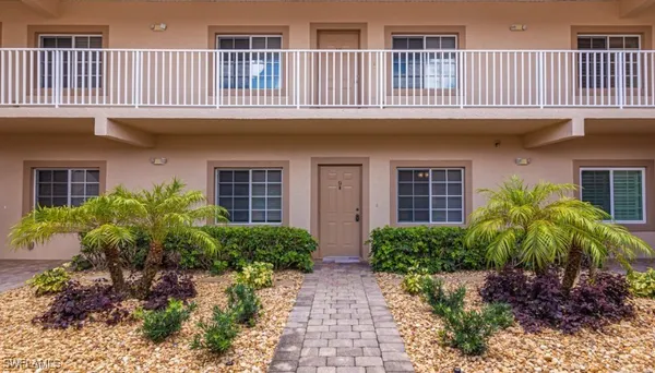 Property Slideshow image 3 of 28 | 9113 michael cir unit 9, Naples, FL, 34113