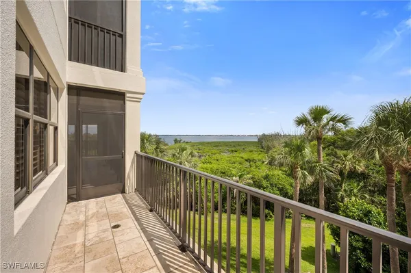 Property Slideshow image 3 of 24 | 11640 court of palms 103, Fort Myers, FL, 33908