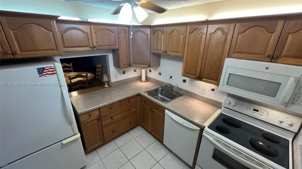Property Slideshow image 3 of 34 | 7680 nw 1st st 107, Margate, FL, 33063