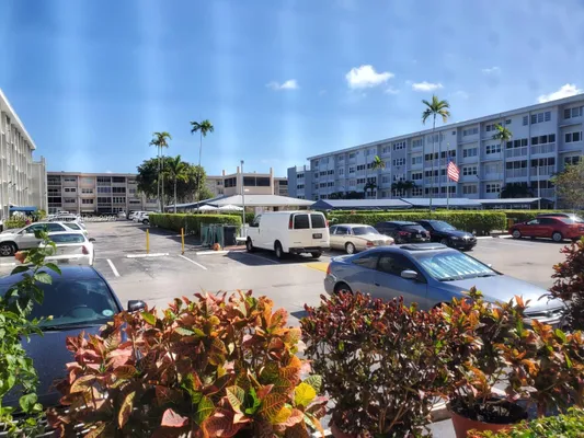 Property Slideshow image 3 of 12 | 215 se 3rd ave 302d, Hallandale Beach, FL, 33009