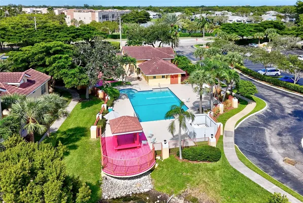 Property Slideshow image 3 of 23 | 7680 westwood dr 823, Tamarac, FL, 33321