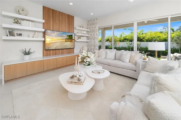 Property Slideshow image 3 of 10 | 2586 kingfisher dr, Naples, FL, 34112