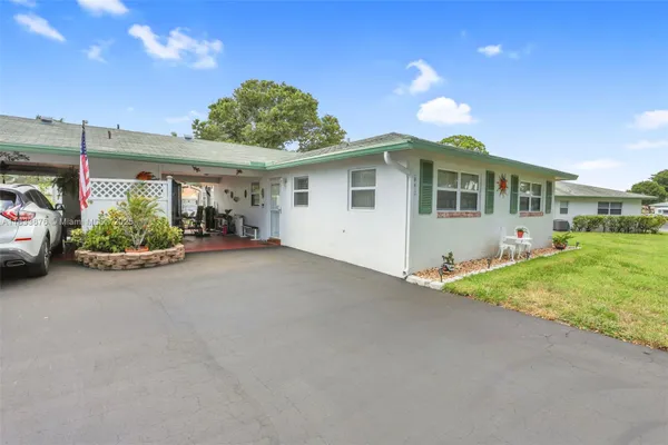 Property Slideshow image 2 of 29 | 841 meadowlark ln, Delray Beach, FL, 33445