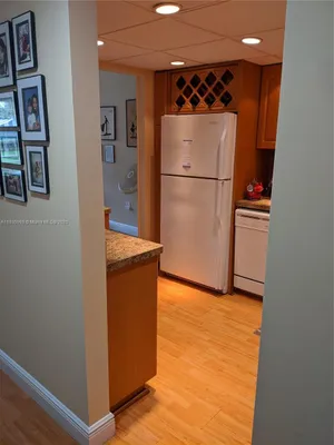 Property Slideshow image 3 of 10 | 900 saint charles pl l6, Pembroke Pines, FL, 33026