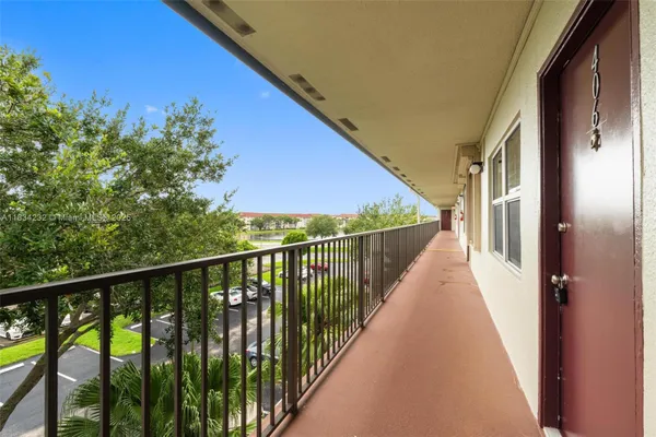 Property Slideshow image 3 of 21 | 800 sw 131st ave apt 406f, Pembroke Pines, FL, 33027