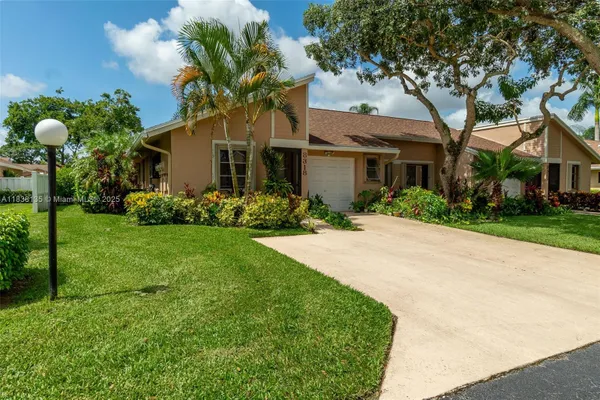 Property Slideshow image 3 of 24 | 8318 springtree rd, Boca Raton, FL, 33496