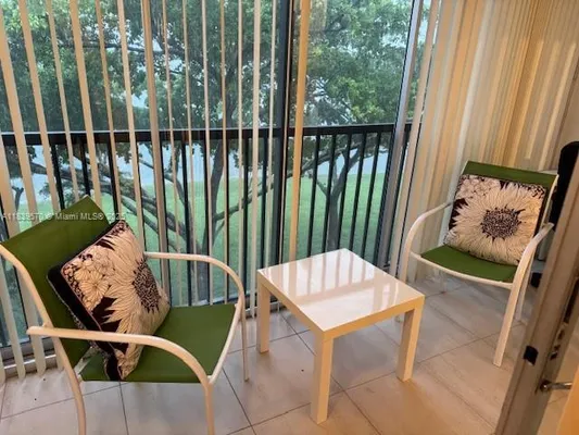 Property Slideshow image 3 of 33 | 901 sw 141st ave 405m, Pembroke Pines, FL, 33027