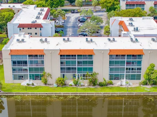 Property Slideshow image 3 of 39 | 3581 inverrary dr apt 308, Lauderhill, FL, 33319