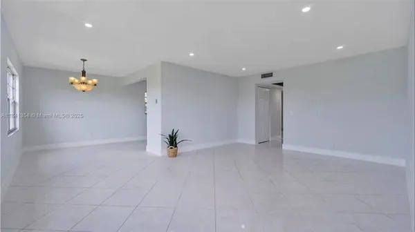 Property Slideshow image 2 of 53 | 13450 sw 3rd st 401d, Pembroke Pines, FL, 33027