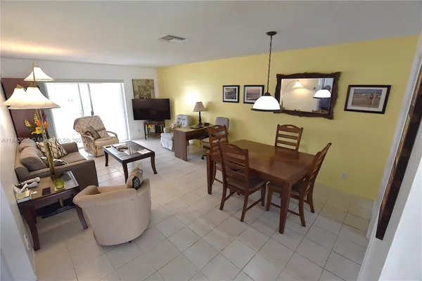 Property Slideshow image 3 of 28 | 2688 dudley dr j, West Palm Beach, FL, 33415