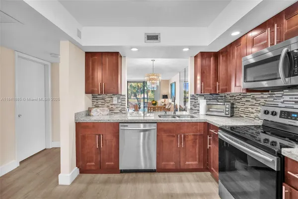 Property Slideshow image 3 of 32 | 1101 colony point cir 207, Pembroke Pines, FL, 33026
