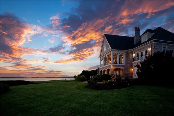 Property Slideshow image 2 of 50 | 2925 barrets pointe rd, Williamsburg, VA, 23185