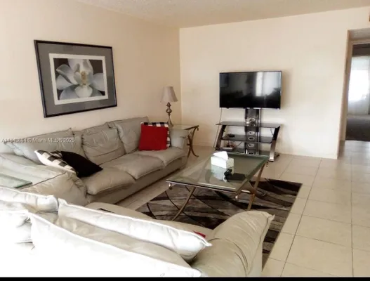 Property Slideshow image 2 of 12 | 1050 north dr b, Delray Beach, FL, 33445
