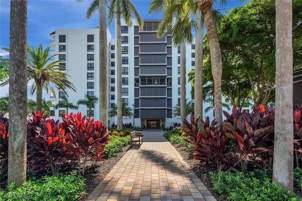 Property Slideshow image 3 of 47 | 2400 gulf shore blvd 502, Naples, FL, 34103