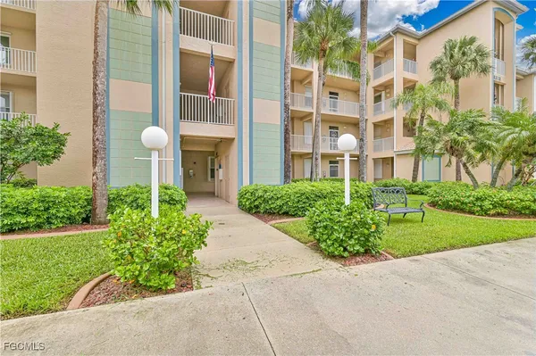 Property Slideshow image 2 of 50 | 14101 brant point cir 3204, Fort Myers, FL, 33919