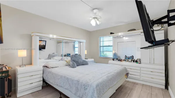 Property Slideshow image 3 of 43 | 551 sw 135th ave apt 111b, Pembroke Pines, FL, 33027