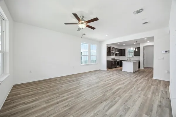 Property Slideshow image 3 of 16 | 813 saratoga ln, Georgetown, TX, 78633