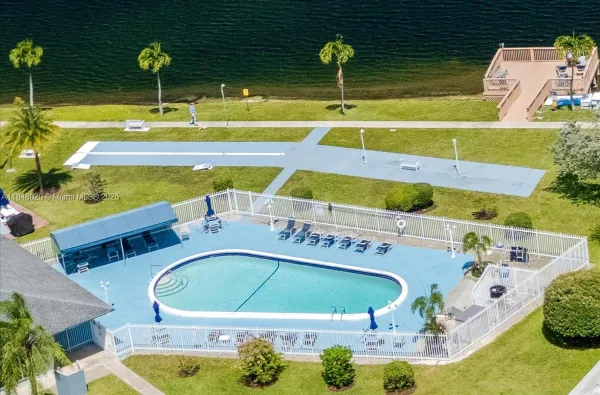 Property Slideshow image 2 of 13 | 2200 park ln apt 306, Hollywood, FL, 33021