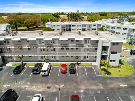 Property Slideshow image 3 of 13 | 2200 park ln apt 306, Hollywood, FL, 33021