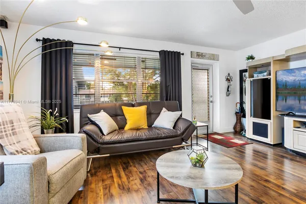 Property Slideshow image 3 of 12 | 148 canterbury f # 148, West Palm Beach, FL, 33417