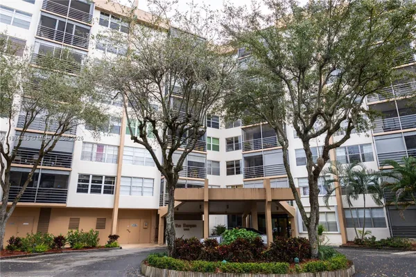 Property Slideshow image 2 of 10 | 1300 saint charles pl ph 21, Pembroke Pines, FL, 33026