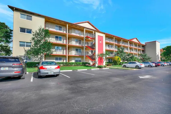 Property Slideshow image 2 of 11 | 901 sw 128th ter 407a, Pembroke Pines, FL, 33027