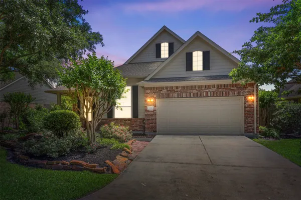 Property Slideshow image 2 of 40 | 34 e royal mews, Conroe, TX, 77384