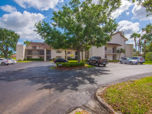 Property Slideshow image 3 of 35 | 3450 twin lakes ter apt 103, Fort Pierce, FL, 34951