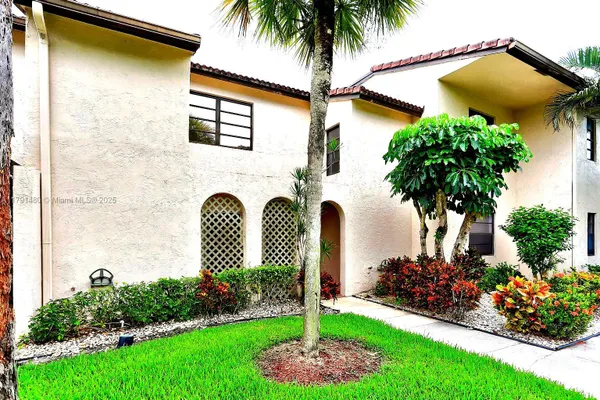 Property Slideshow image 2 of 18 | 21338 juego cir apt 11c, Boca Raton, FL, 33433