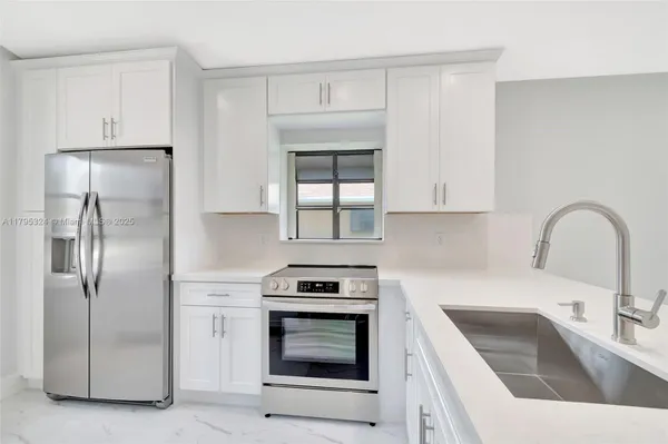 Property Slideshow image 2 of 50 | 8055 sweetbriar way, Boca Raton, FL, 33496