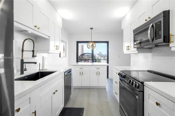 Property Slideshow image 2 of 58 | 1201 s ocean dr 404n, Hollywood, FL, 33019