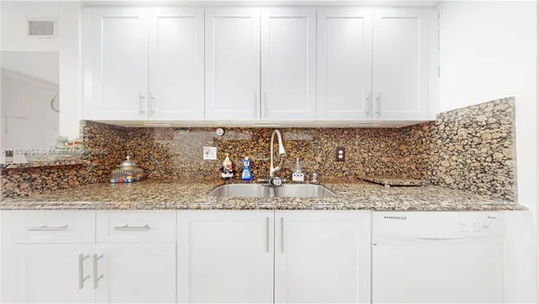 Property Slideshow image 2 of 49 | 550 sw 137th ave l104, Pembroke Pines, FL, 33027