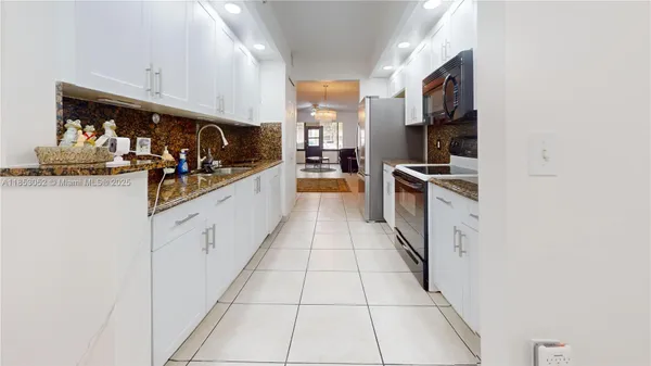 Property Slideshow image 3 of 49 | 550 sw 137th ave l104, Pembroke Pines, FL, 33027