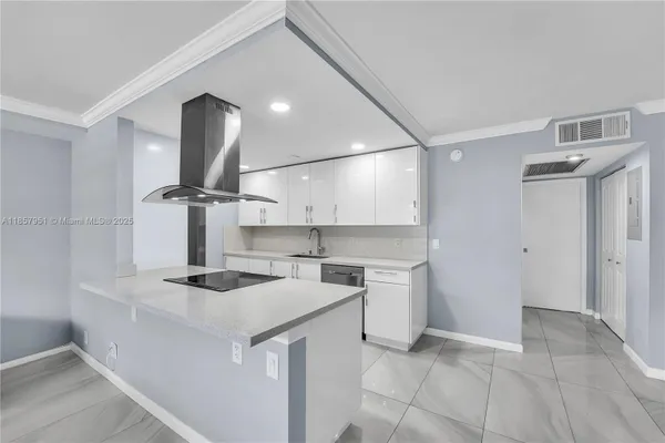 Property Slideshow image 2 of 26 | 2301 lucaya ln g2, Coconut Creek, FL, 33066