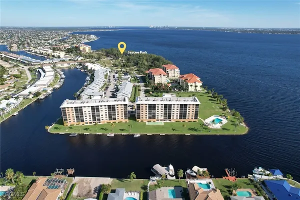 Property Slideshow image 2 of 28 | 4280 se 20th pl 207, Cape Coral, FL, 33904