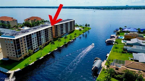 Property Slideshow image 2 of 49 | 4260 se 20th pl 701, Cape Coral, FL, 33904