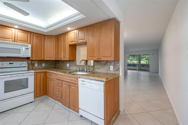 Property Slideshow image 3 of 21 | 4701 martinique dr k1, Coconut Creek, FL, 33066