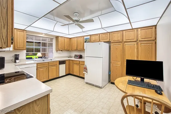 Property Slideshow image 3 of 40 | 1271 s brandywine cir, Fort Myers, FL, 33919