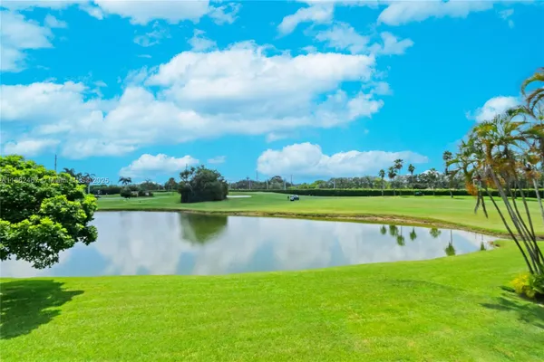 Property Slideshow image 3 of 20 | 9320 s hollybrook lake dr 203, Pembroke Pines, FL, 33025