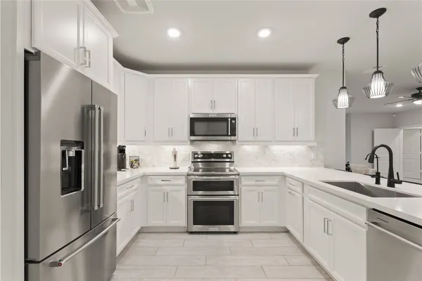 Property Slideshow image 2 of 32 | 6804 westview dr apt 1307, Houston, TX, 77055
