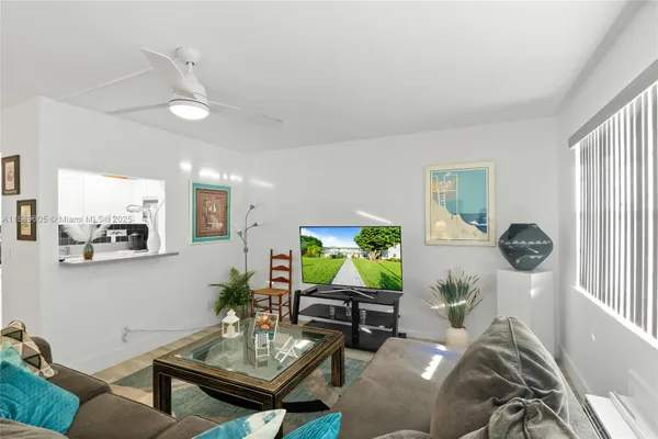 Property Slideshow image 2 of 26 | 275 farnham l # 275, Deerfield Beach, FL, 33442