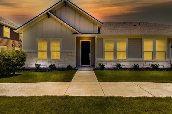 Property Slideshow image 2 of 23 | 128 stewart dr unit 101, San Marcos, TX, 78666