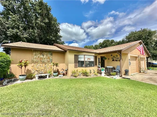 Property Slideshow image 2 of 15 | 3702 thunderbird hill cir, Sebring, FL, 33872